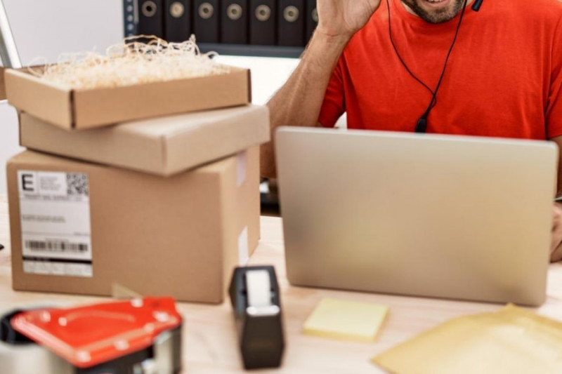 zdjęcie wyróżniające Branża e-commerce i logistyki z problemami kadrowymi przed świętami